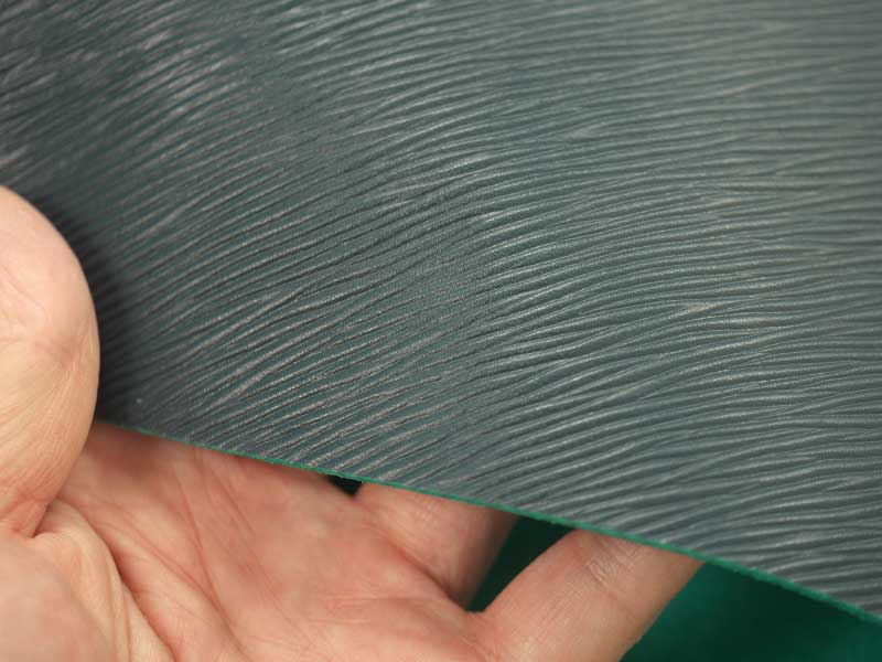 オイルヌメ 半裁ハーフ型押し(エメラルド:1.5mm厚:113ds)